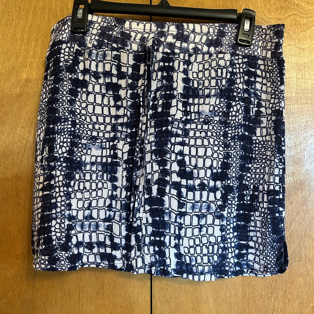 NWOT Royalty For Me Navy and Cream Skort